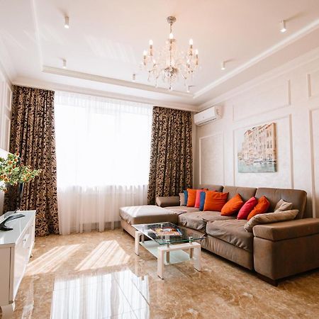 Апартаменти Luxury For Business & Pleasure Royal 2 Київ Екстер'єр фото